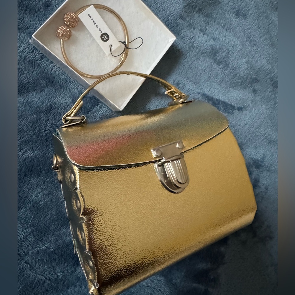 Child’s princess small Gold dress up Handbag purse NEW & NIB gold bracelet